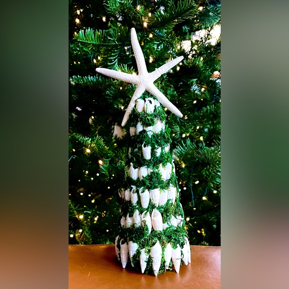 Green and White Holiday Seashell Tree